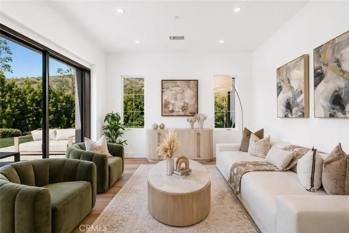 162 Winnett, Irvine, California 92602