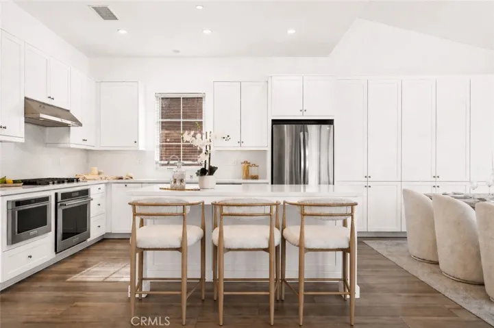 162 Winnett, Irvine, California 92602