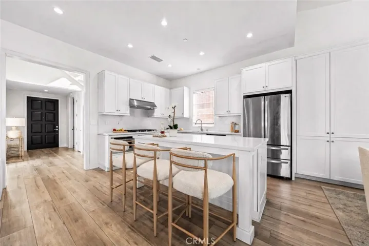 162 Winnett, Irvine, California 92602