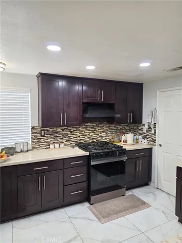 911 Homestead Road, Corona, California 92878