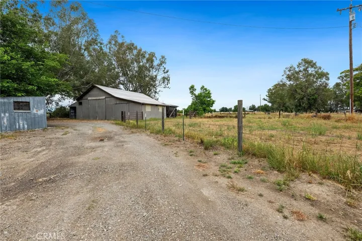 Barn & fenced area