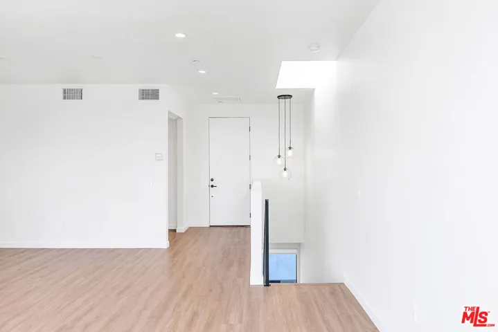 747 Lillian Way 7, Los Angeles, California 90038