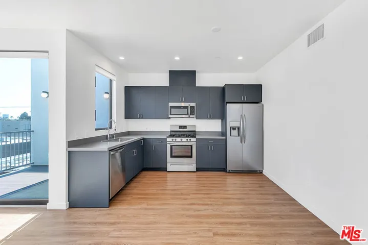 747 Lillian Way 7, Los Angeles, California 90038