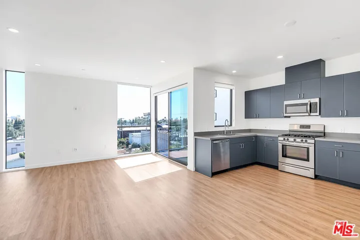 747 Lillian Way 7, Los Angeles, California 90038