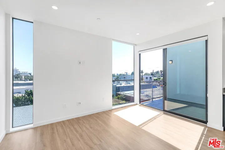 747 Lillian Way 7, Los Angeles, California 90038