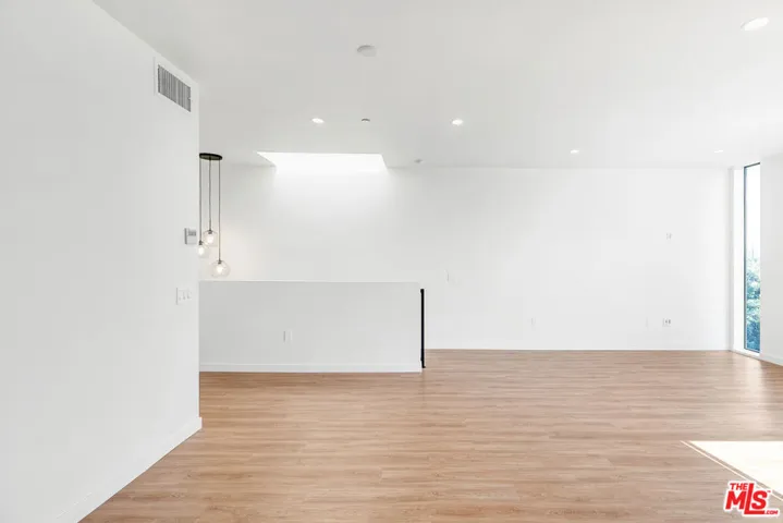 747 Lillian Way 7, Los Angeles, California 90038
