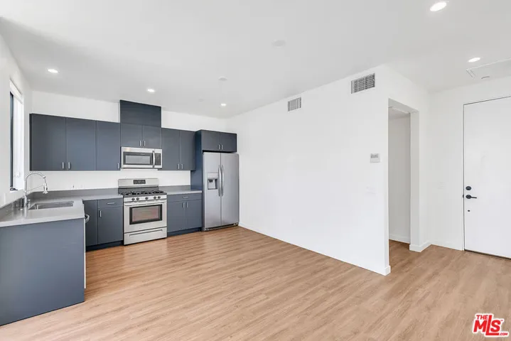 747 Lillian Way 7, Los Angeles, California 90038