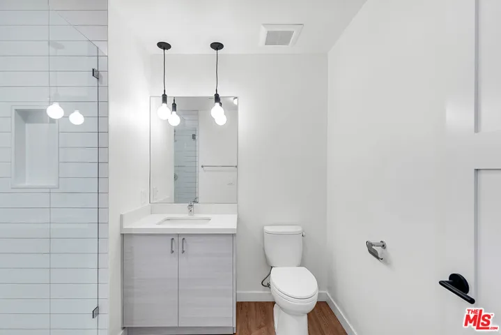 747 Lillian Way 7, Los Angeles, California 90038