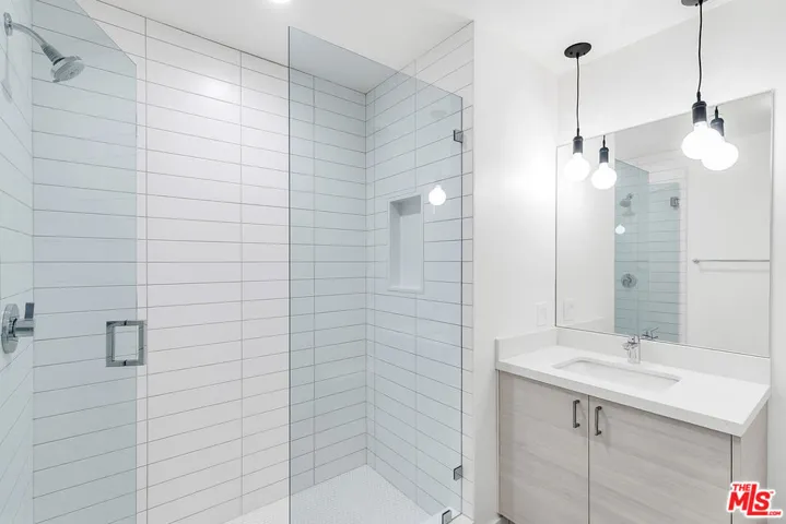 747 Lillian Way 7, Los Angeles, California 90038