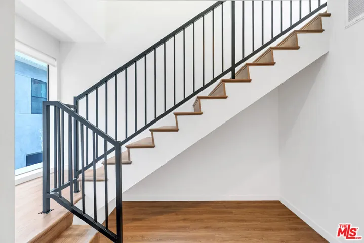 747 Lillian Way 7, Los Angeles, California 90038
