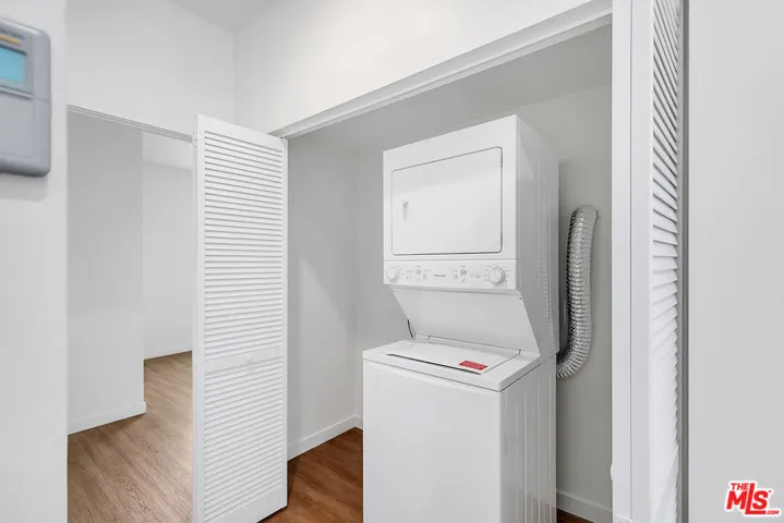 747 Lillian Way 7, Los Angeles, California 90038