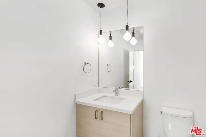 747 Lillian Way 7, Los Angeles, California 90038