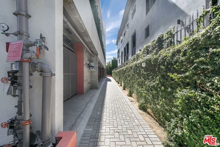 747 Lillian Way 7, Los Angeles, California 90038