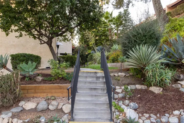 9551 Via Ricardo, Burbank, California 91504
