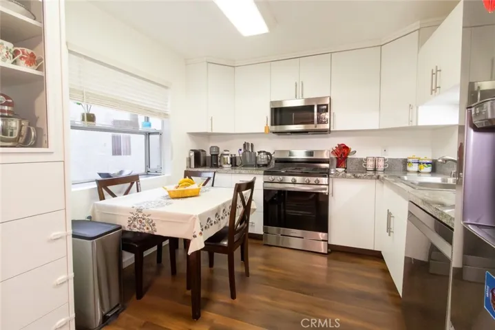 9551 Via Ricardo, Burbank, California 91504