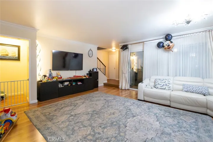 9551 Via Ricardo, Burbank, California 91504