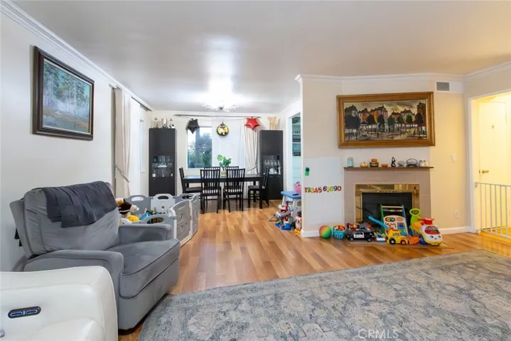 9551 Via Ricardo, Burbank, California 91504