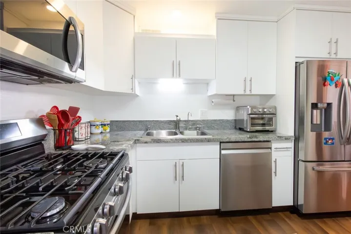 9551 Via Ricardo, Burbank, California 91504