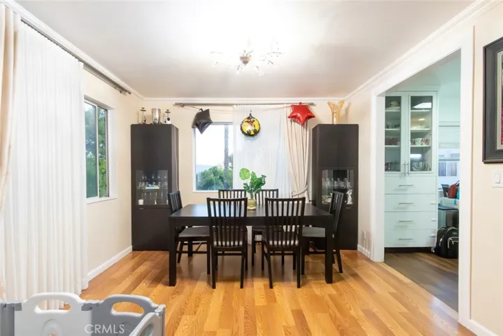 9551 Via Ricardo, Burbank, California 91504