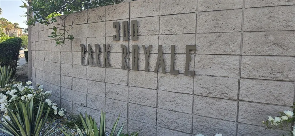 Park Royale entrance