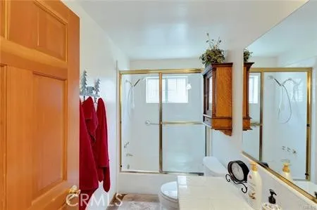Bath between bedrooms on lower level