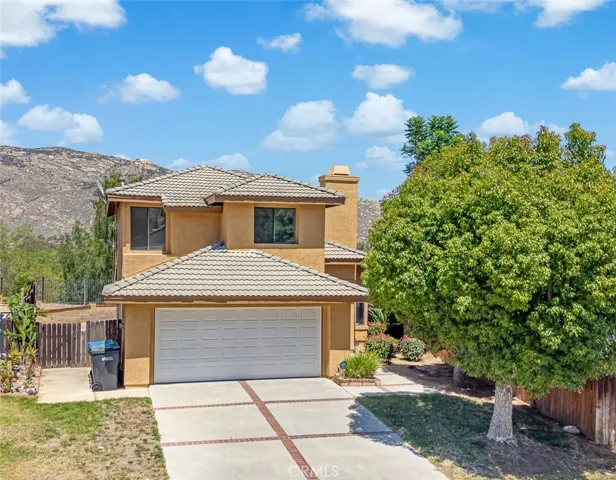 On the Green Belt!!  Beautiful Views from this 4/3 Home!