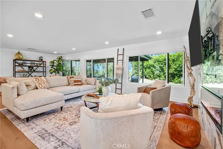 2166 La Granada, Thousand Oaks, California 91362