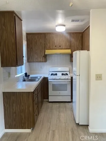1049 Hewitt, San Fernando, California 91340