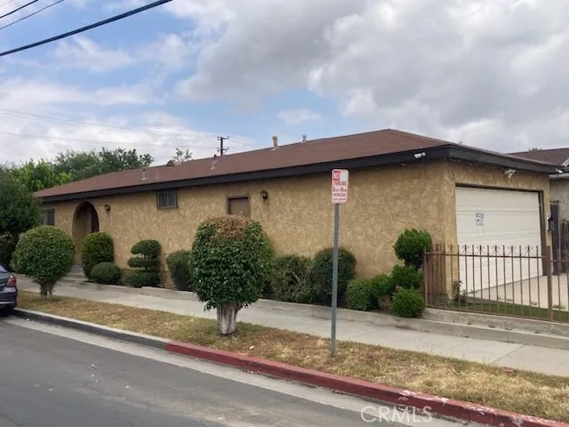1049 Hewitt, San Fernando, California 91340
