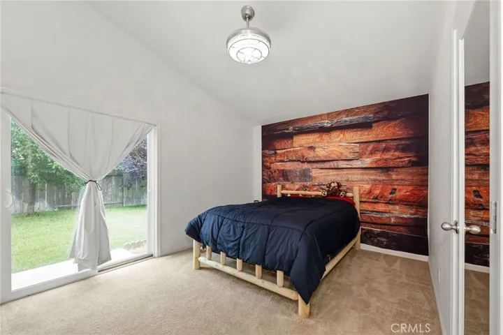 Primary Bedroom w/walk in closet