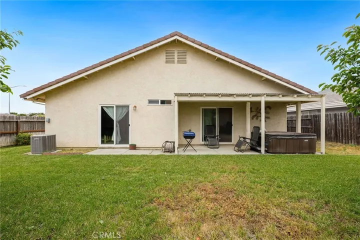 Backyard w/covered patio