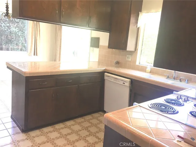 1559 Royal Way, San Luis Obispo, California 93405