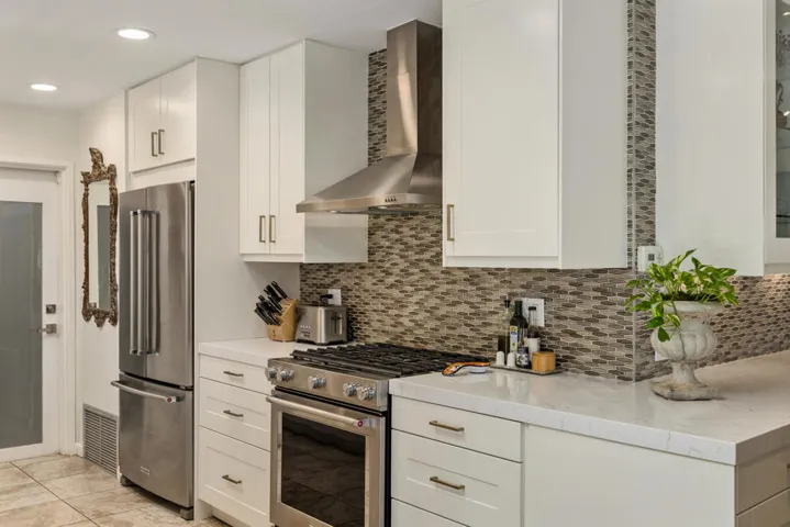 2200 Acacia Rd E-20