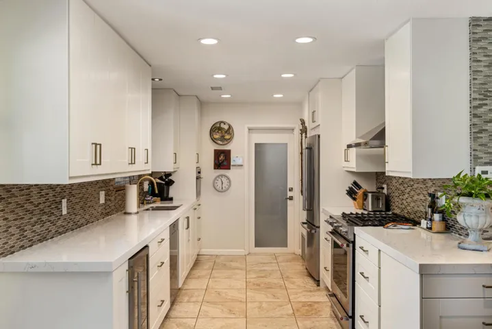 2200 Acacia Rd E-19