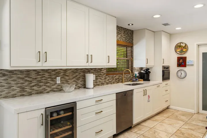 2200 Acacia Rd E-21