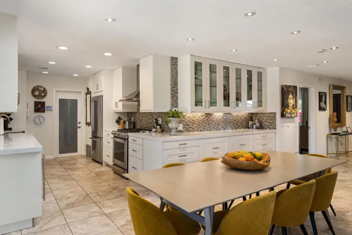 2200 Acacia Rd E-18