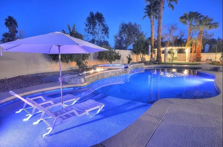 pool with tanning ledge