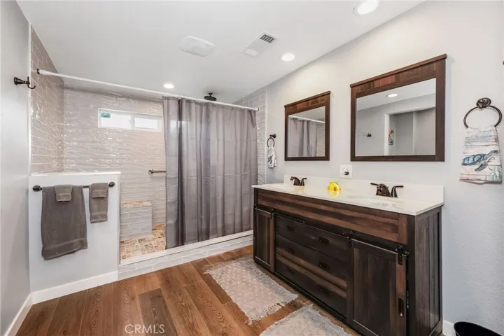 Luxurious Primary Bathroom