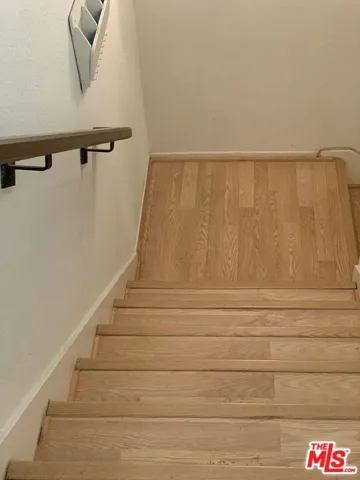 Stairs to garagae