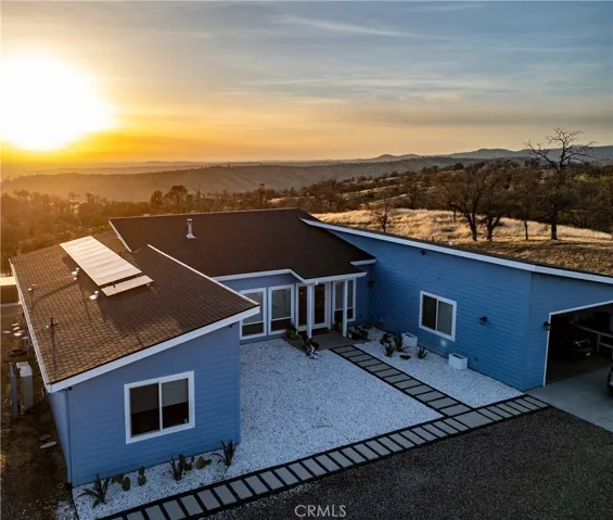 220.89 acres, 2022 luxury home, 45 minutes to Yosemite