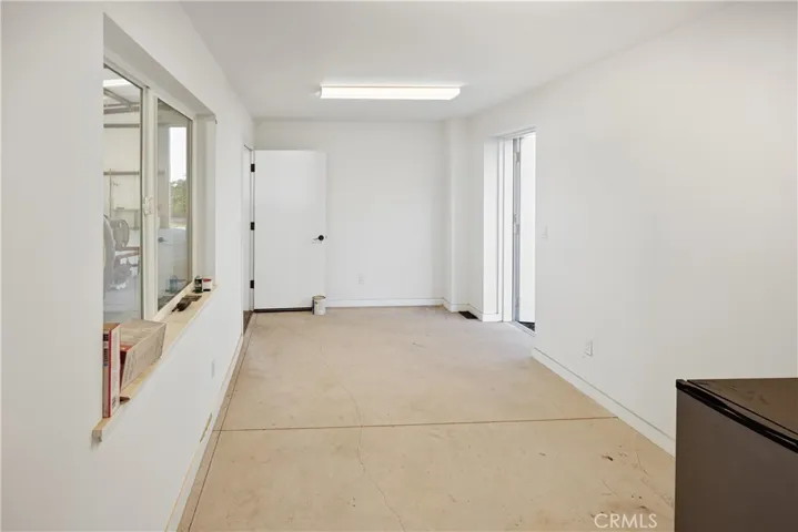 Apartment with bathroom in the shop, ready to go