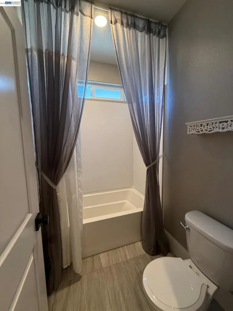 Upstairs Shower and Tub combo