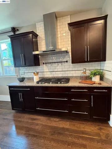 SS Cooktop with Custom Hood