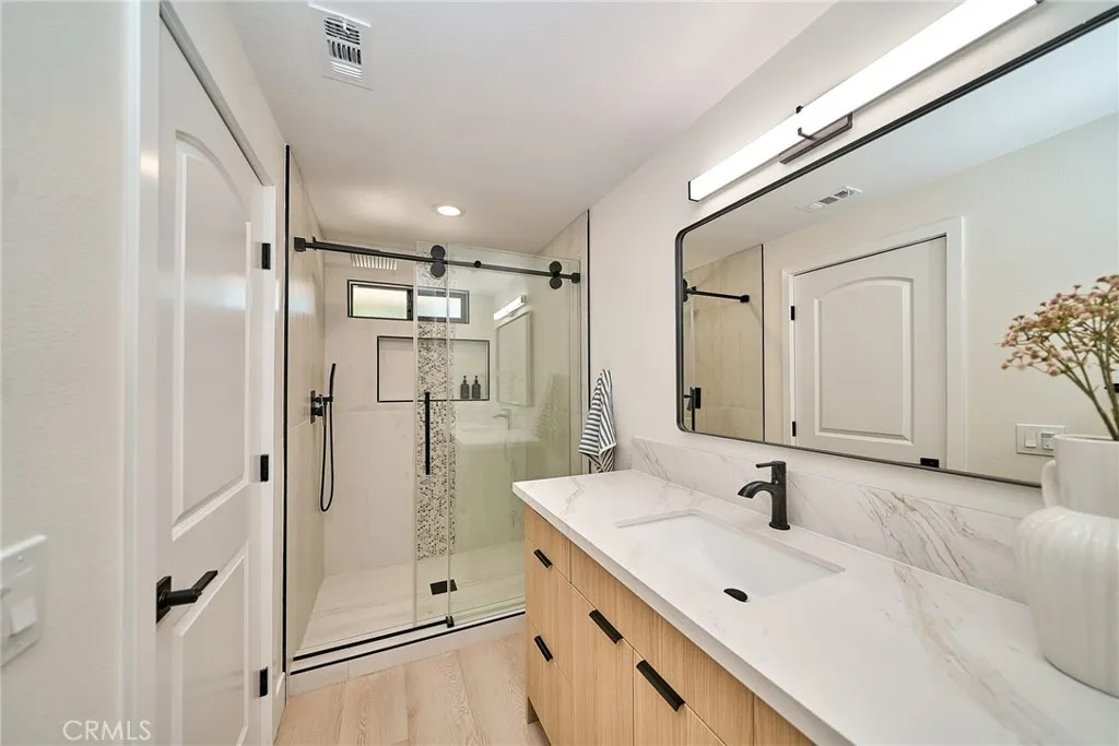UPDATED ENSUITE SHOWER