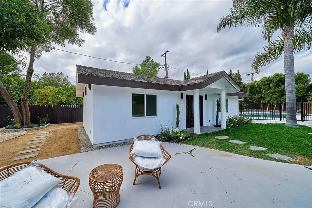 PRIVATE DETACHED ADU AWAY FROM THE MAIN HOUSE