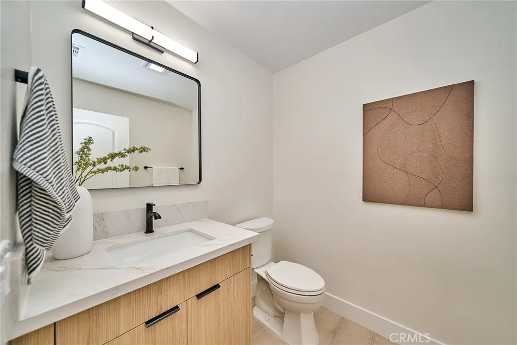 MAIN HOUSE POWDER ROOM