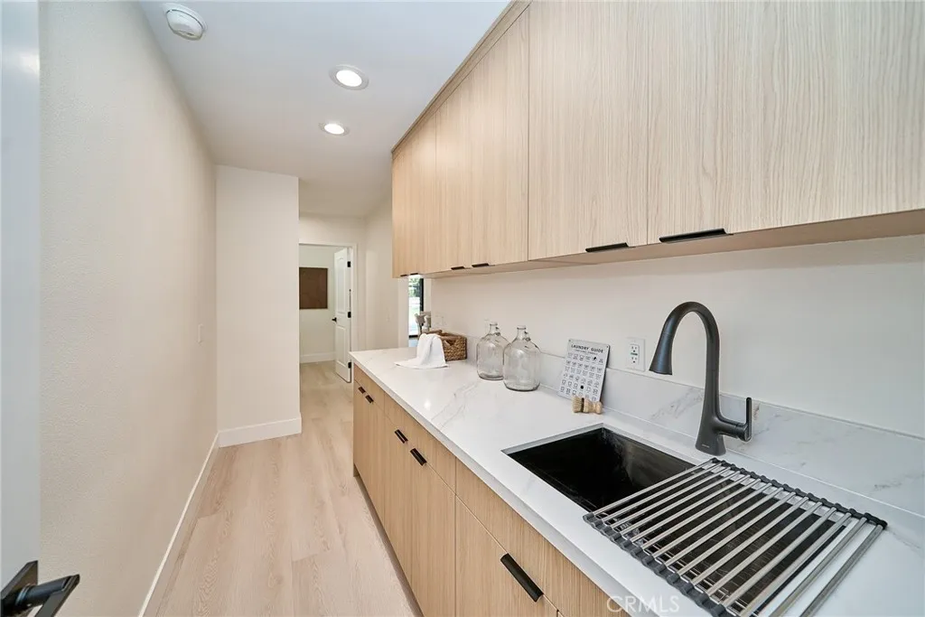EXTRA PANTRY AND LAUNDRY ROOM