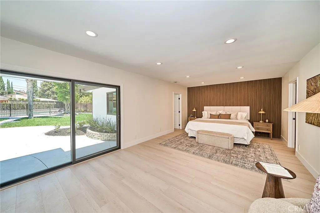 SPACIOUS PRIMARY SUITE WITH DIRECT ACCESS TO THE BACKYARD