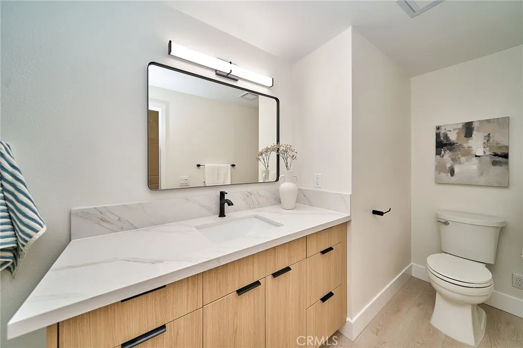 MODERN ENSUITE BATHROOM