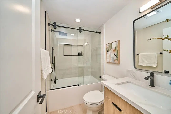 PRIVATE ENSUITE BATHROOM